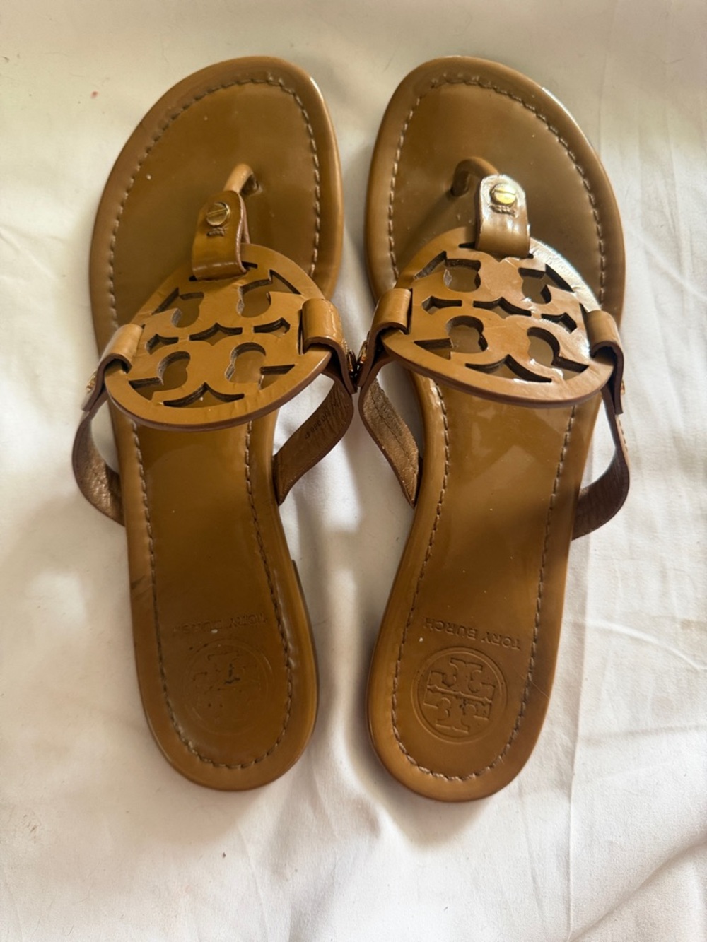 Tory Burch Brown Leather Logo Cutout Thong Sandals - Picture 12 of 14